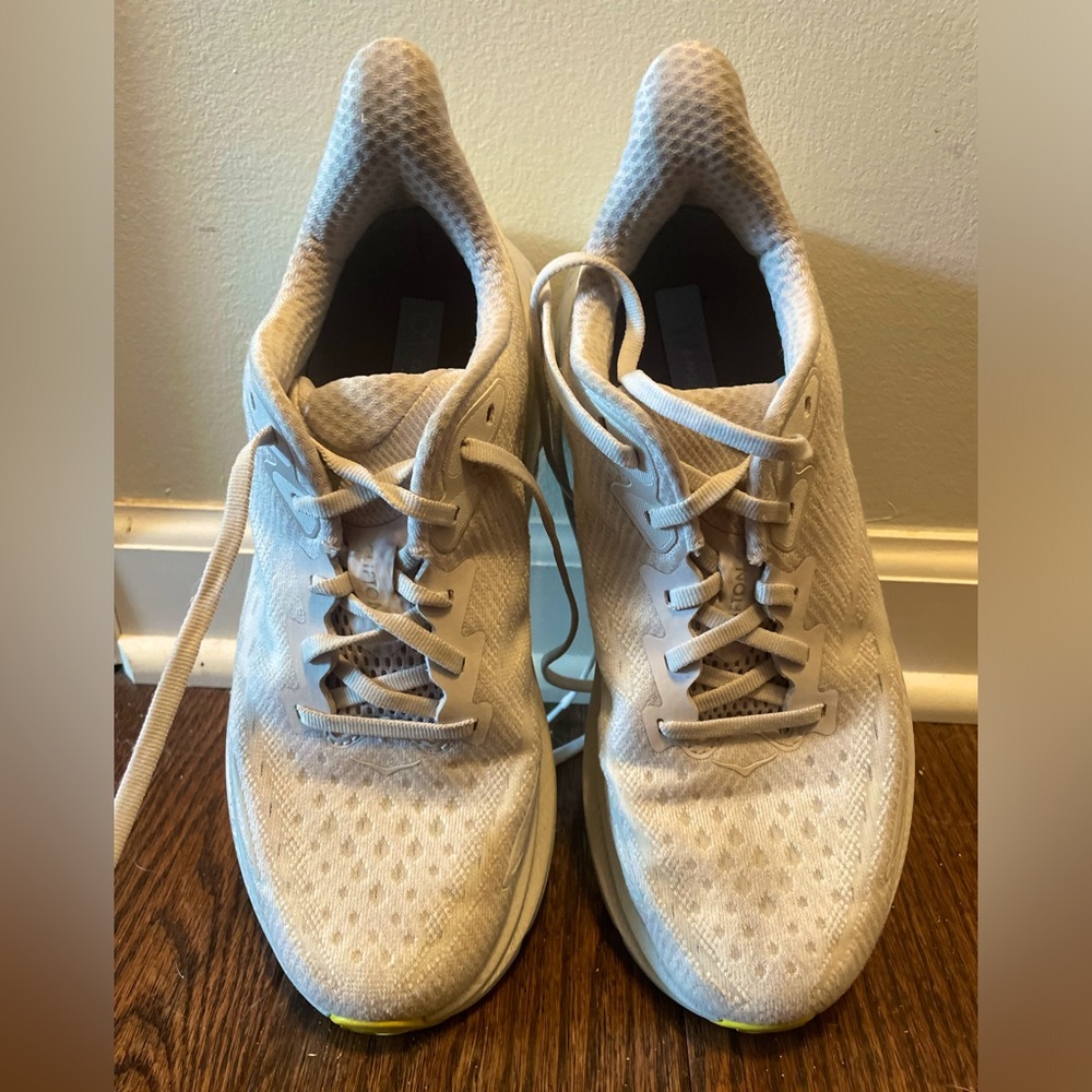 HOKA Women's Clifton 9 Running Shoes size 8